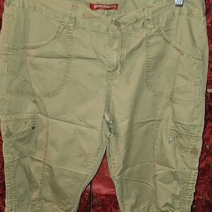UNIONBAY Women's Khaki Tan Cargo Capri Pants Size 13